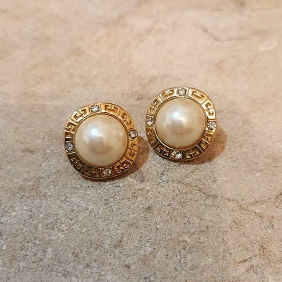 Givenchy Vintage 1980s Paris New York Faux Pearl Logo Earings - Picture 11 of 14